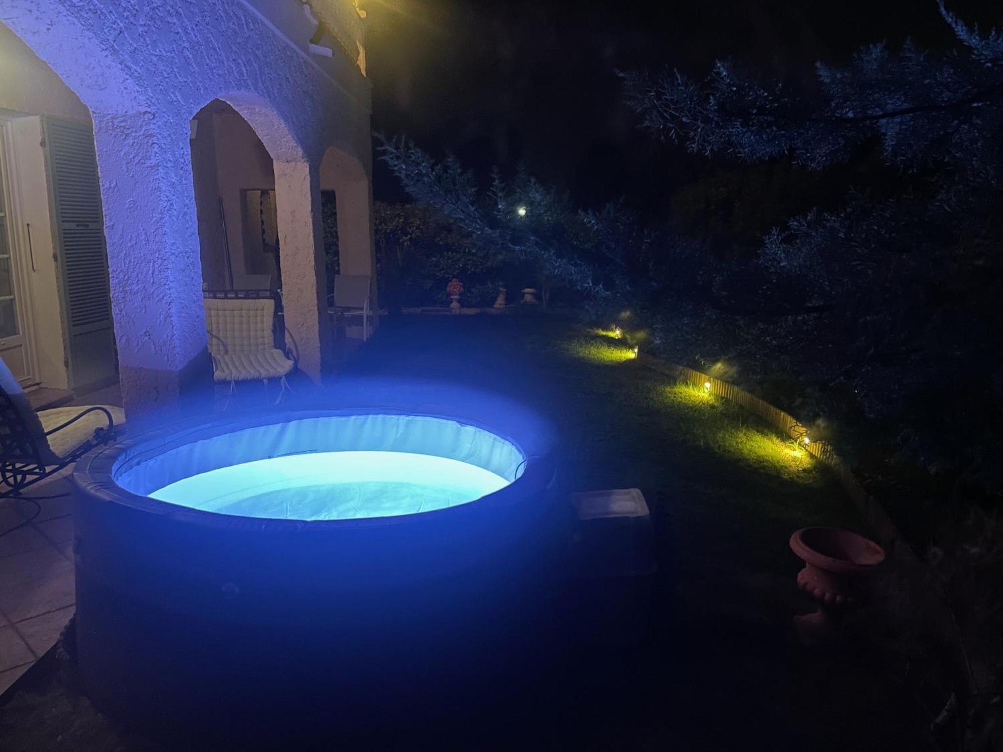 Domaine Des Tuilières Avec Jacuzzi *